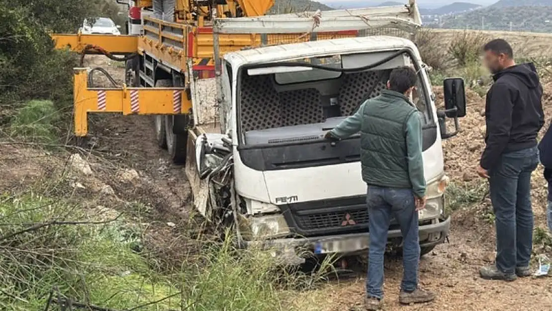 Bodrum'da kamyonet uçuruma devrildi 3 kişi yaralandı