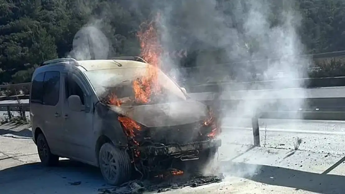 Bodrum'da seyir halindeki araçta yangın!