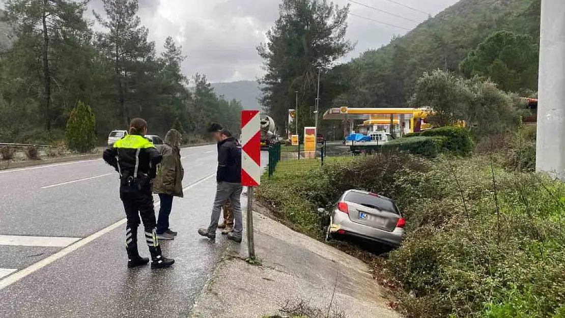 Marmaris'te otomobil kanala uçtu 1 yaralı