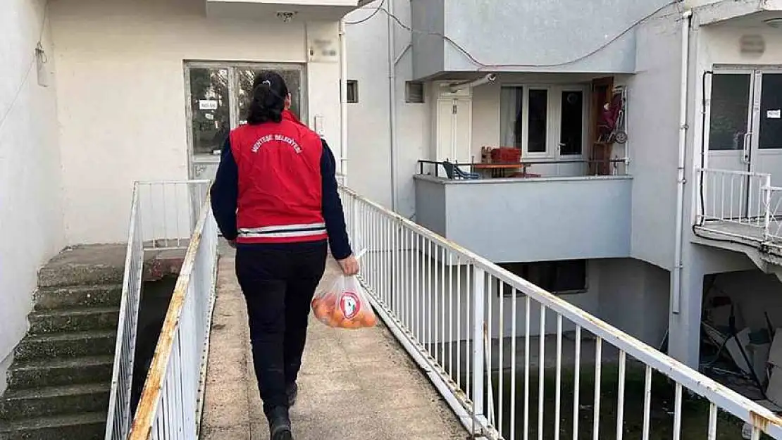 Menteşe'de yerel üreticilerden temin edilen 1 ton portakal dağıtıldı