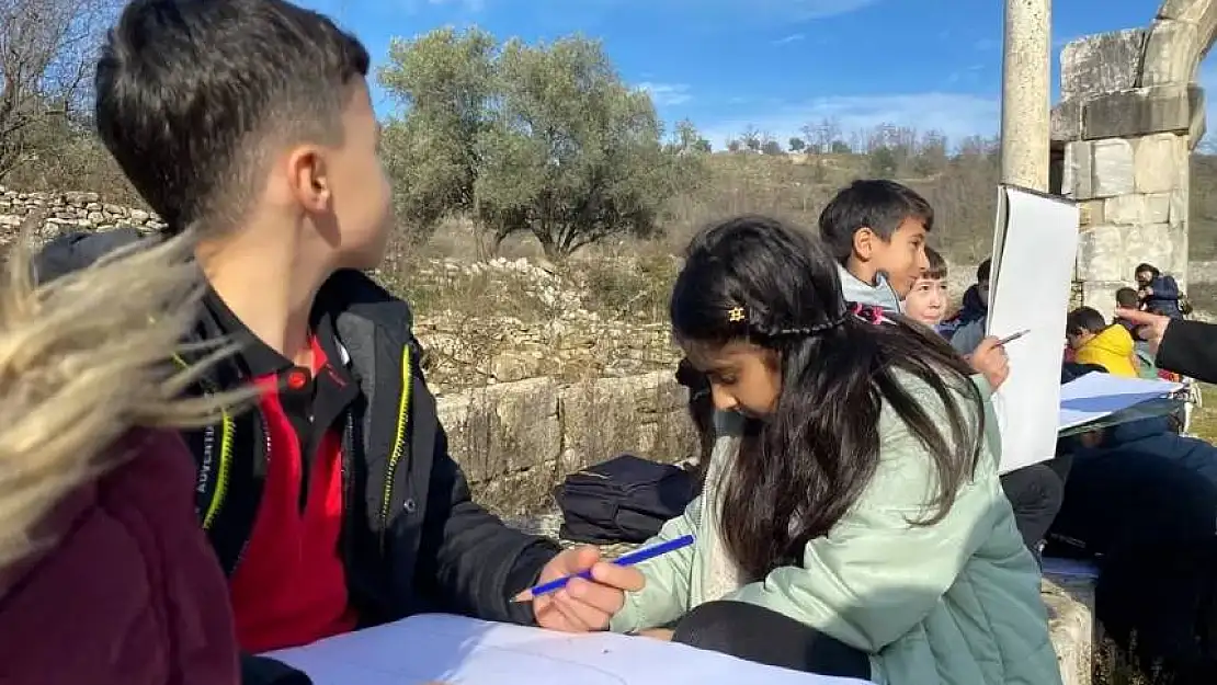 Stratonikeia Antik Kenti'nde 'Çocuklar tarihin içinde öğreniyor' etkinliği