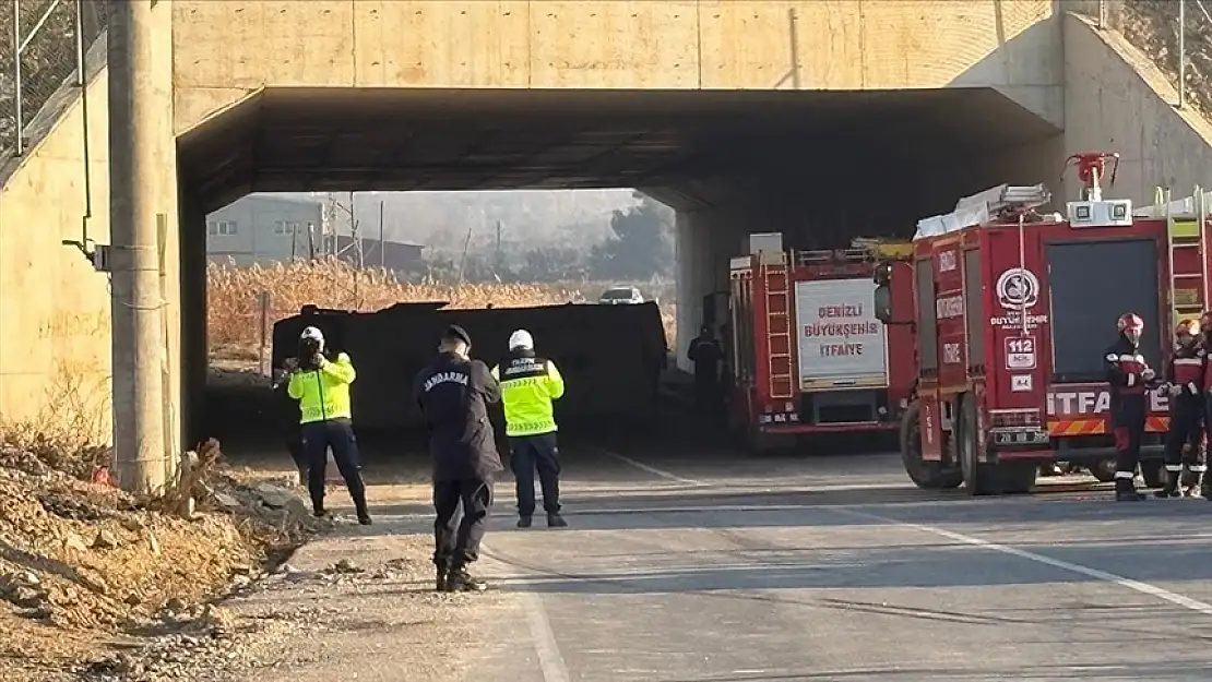 Denizli'de işçi servisi kaza yaptı: Ölüler ve yaralılar var!