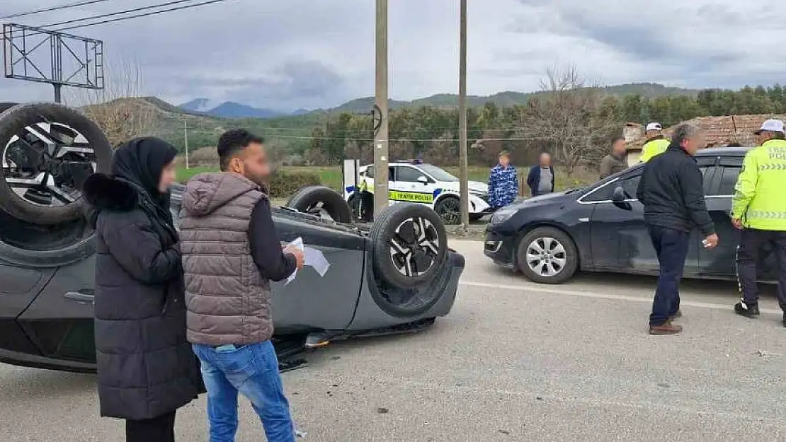 Seydikemer'de kaza İki araç takla attı, sürücüler yaralandı