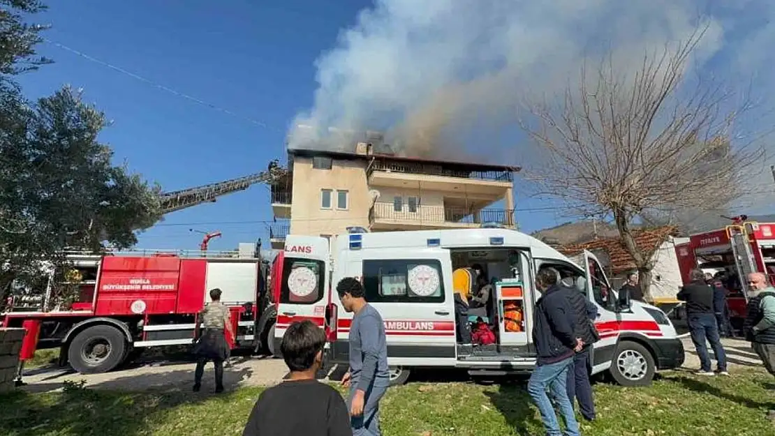 Fethiye'de 10 kişinin yaşadığı evin çatı katında yangın 5 kişi dumandan etkilendi