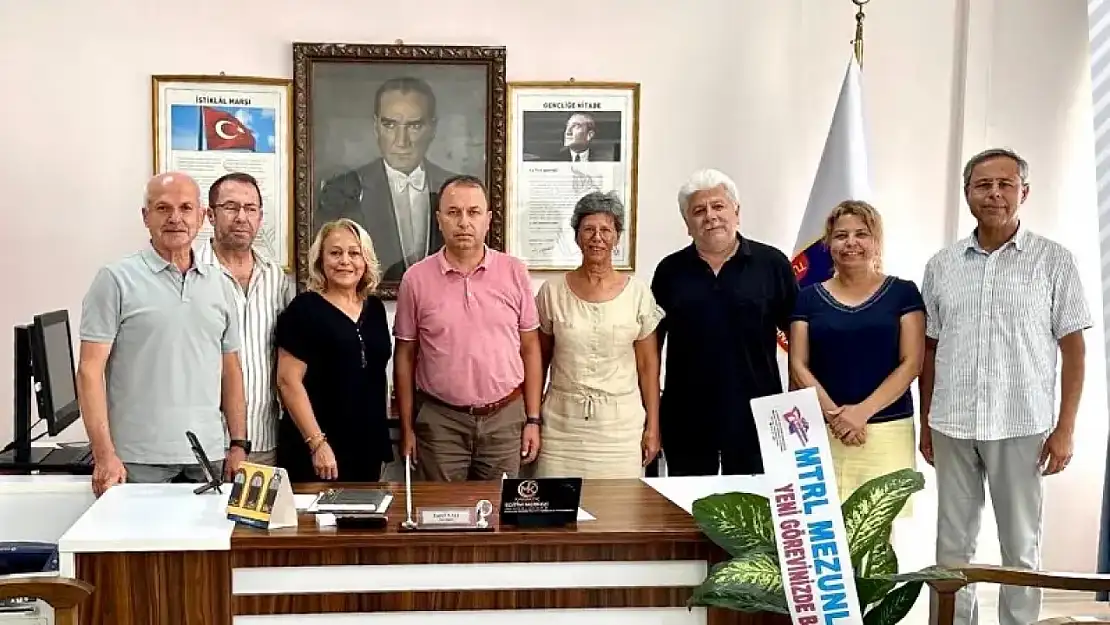 Yeni müdüre ilk ziyaret eski mezunlardan