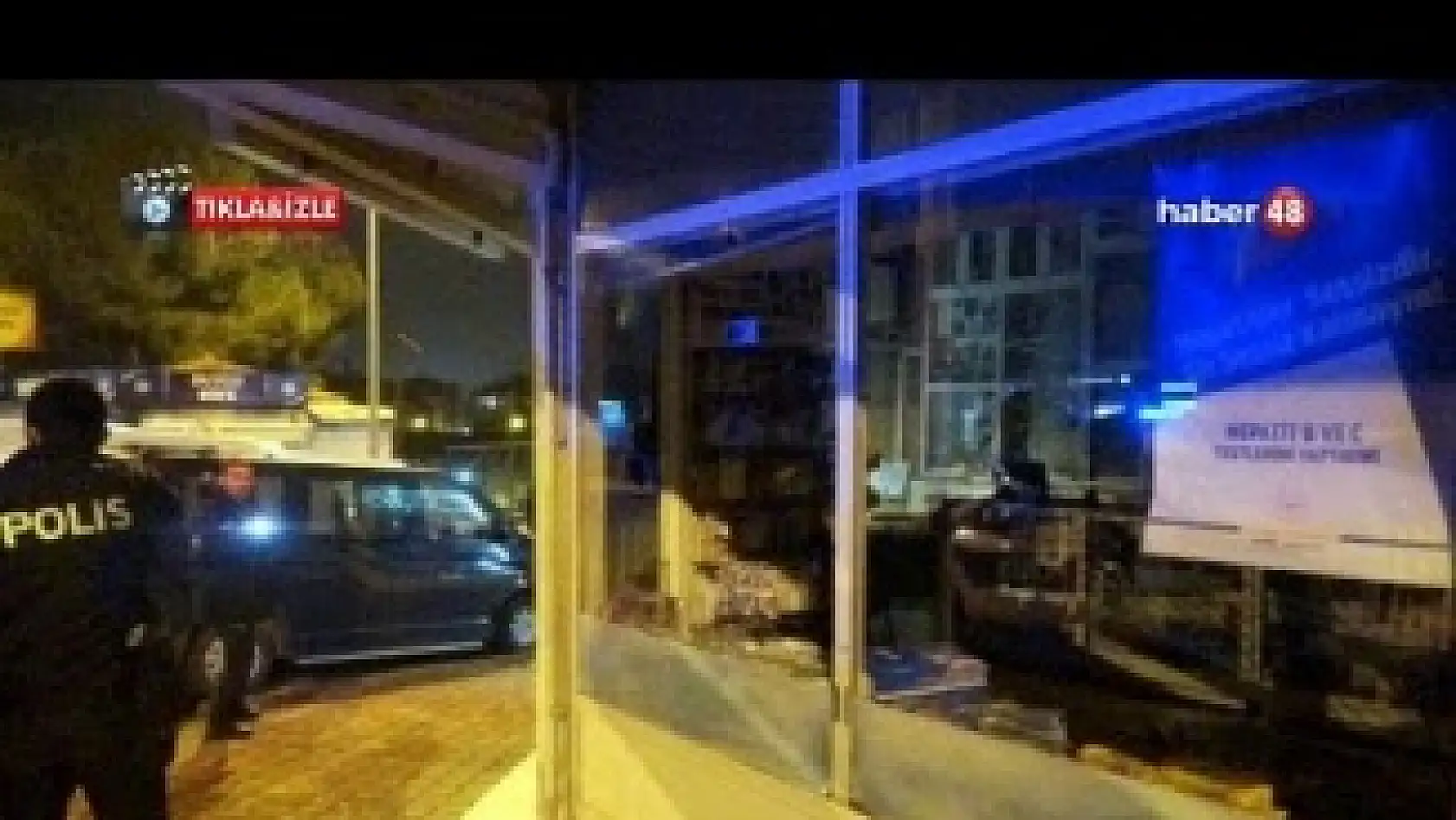 Eczanelerin Camlarını Kıran Şahıs Böyle Görüntülendi