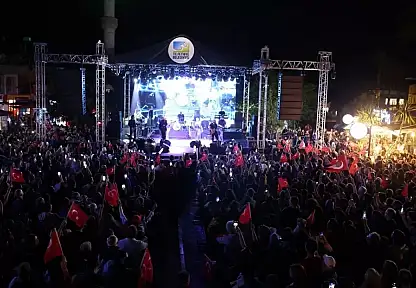 Fethiyeliler 23 Nisan'ı Haluk Levent ile kutladı