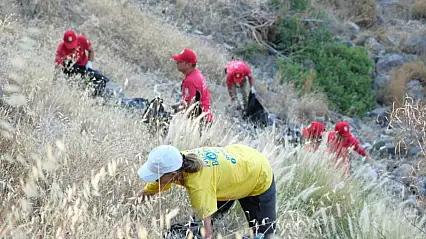 Bodrum'da çevre temizliği! 1,5 ton atık toplandı