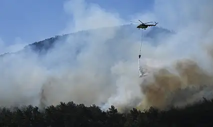 İzmir Seferihisar yangınına müdahale sürüyor