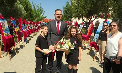 Muğla'da 163 bin öğrenci karne sevinciyle yaz tatiline girdi