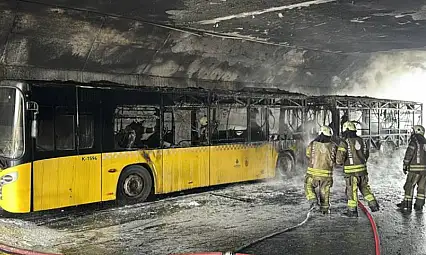 Seyir halindeki İETT otobüsü alev alev yandı!