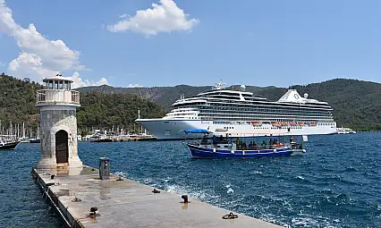 Turizmin gözde rotalarından Marmaris'e ilk kez demirledi! Marella Explorer 1896 turisti ilçeye getirdi