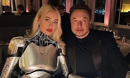 ELON MUSK, ROBOT SEVGİLİSİYLE AKŞAM YEMEĞİNE ÇIKTI