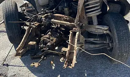 Yatağan'daki trafik kazasında otomobil ortadan ikiye bölündü!