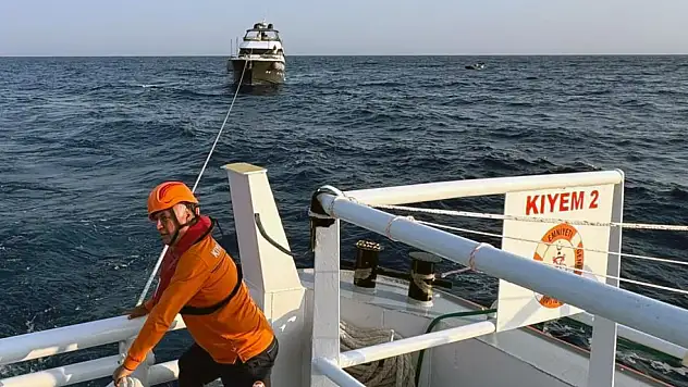 22 metrelik tekne Marmaris açıklarına sürüklendi