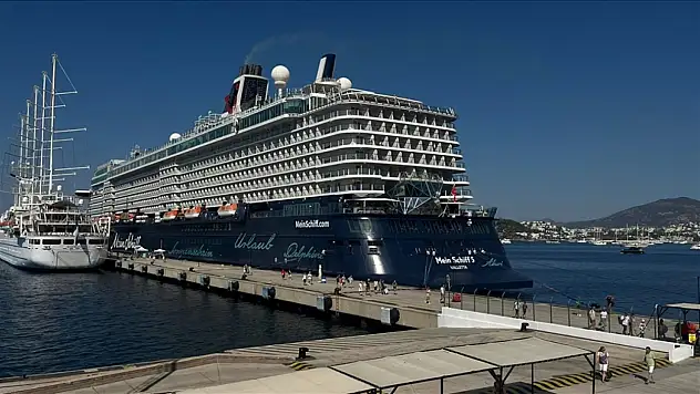 Binlerce turist Bodrum'da!