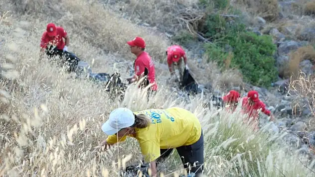 Bodrum'da çevre temizliği! 1,5 ton atık toplandı
