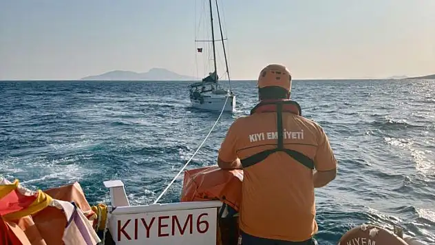 Bodrum Karaada açıklarında sürüklenen tekne kurtarıldı
