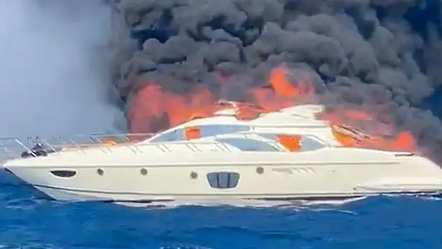 Bodrum Türkbükü'nde lüks yat alev alev yandı