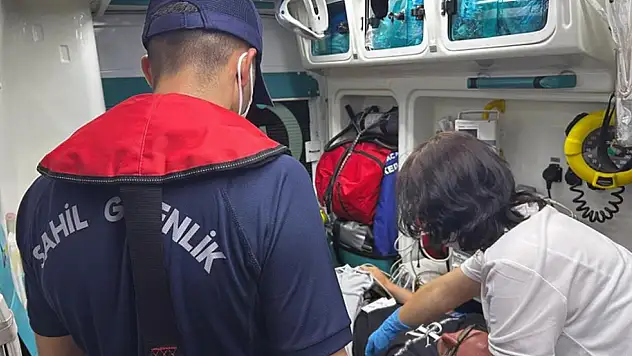 Dalaman açıklarında özel teknede rahatsızlanan vatandaş denizden tahliye edildi