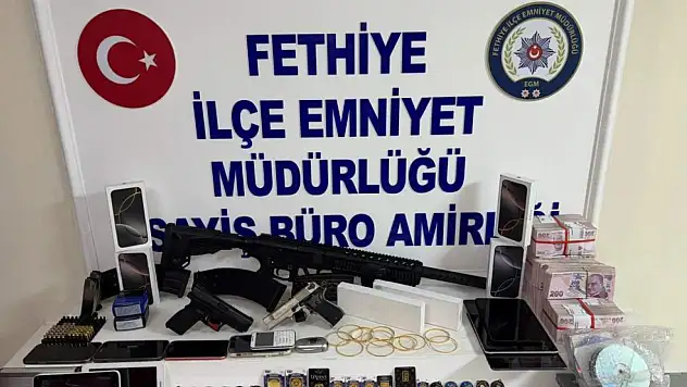 Fethiye'de aranan şüpheliye operasyon Altın, para ve silahla yakalandı