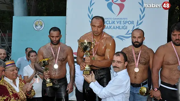 KÖYCEĞİZ 7. YAĞLI PEHLİVAN GÜREŞLERİ'NDE BAŞPEHLİVAN ALİ GÜRBÜZ OLDU