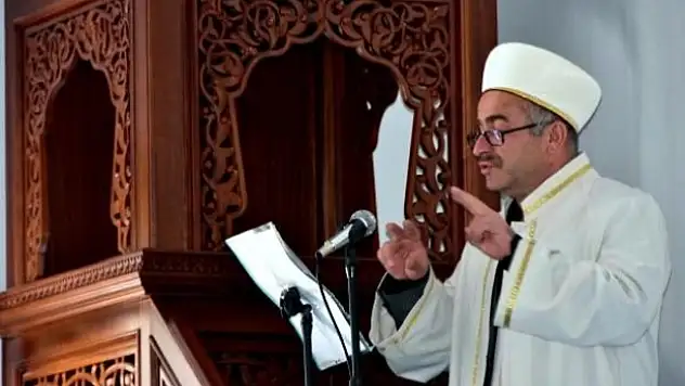ENGELLİLERİ DÜŞÜNEN İMAM İŞARET DİLİ ÖĞRENDİ