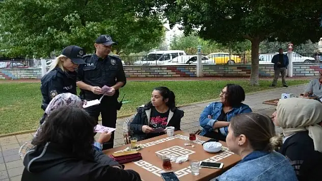 Ortaca'da Polis Memurları Vatandaşlara KADES'i Anlattı