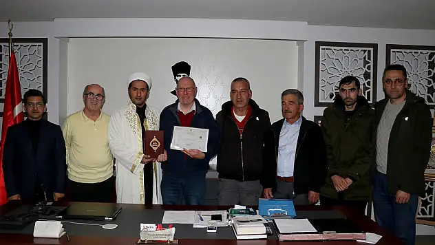 İNGİLTERE UYRUKLU BİR KİŞİ FETHİYE'DE MÜSLÜMAN OLDU