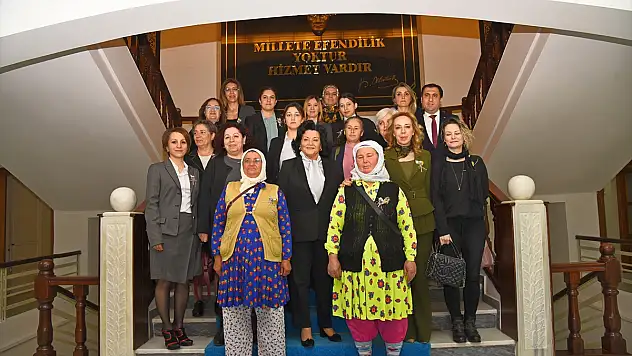 VALİ CİVELEK BAŞARILI KADINLARLA BİR ARAYA GELDİ