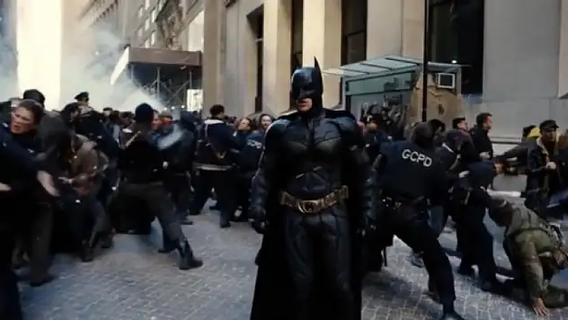 ABD, Protestolara Katılan 'Batman' Kostümlü Eylemciyi Konuşuyor