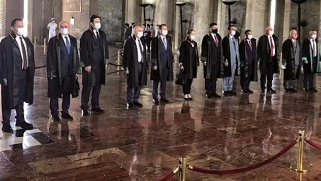 Feyzioğlu'nun Anıtkabir'den Paylaştığı Fotoğraf Sonrası İstifa!