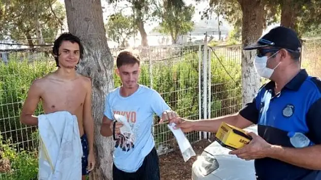Bodrum Zabıtası Bir Haftada 5 Bin 500 Maske Dağıttı