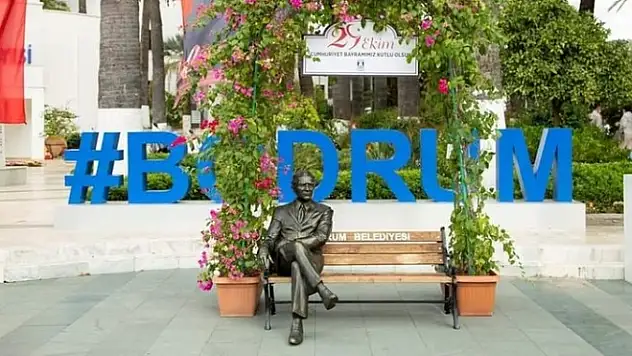 Bodrum Belediyesinin Atatürk Heykeli Tartışması