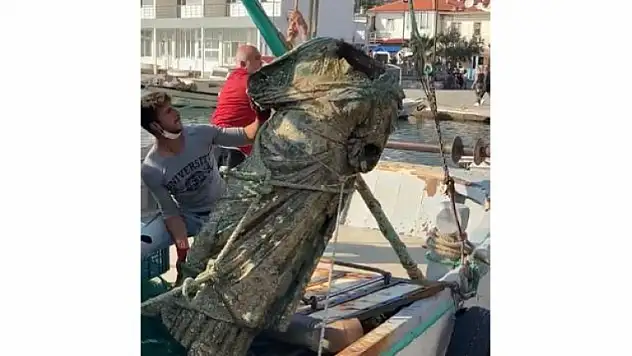 Marmaris'te Balıkçıların Ağına Bu Kez Heykel Takıldı