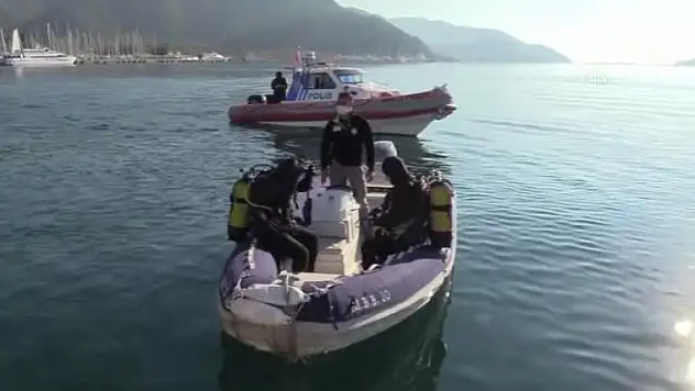 Marmaris'te Dalgıçlar Deniz Dibi Temizliği Yaptı