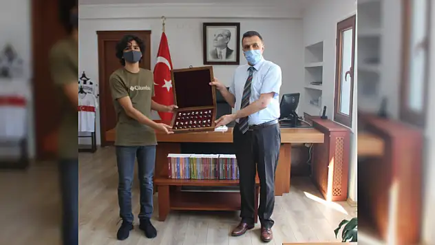 Ortaca Kaymakamı Erdoğan'dan LGS Türkiye Şampiyonu Alperen Özcan'a Ödül!