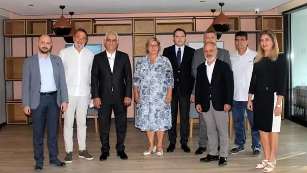 Bakan Ersoy, Marmaris'te Turizmcilerle Buluştu