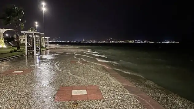 Fırtına Nedeniyle Fethiye'de Deniz Taştı