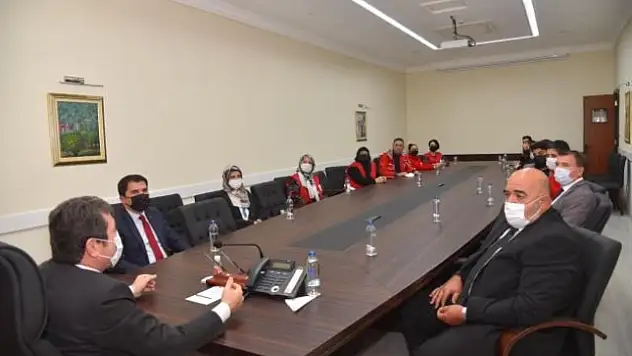 Kızılay Heyeti, Vali Tavlı'yı Ziyaret Etti