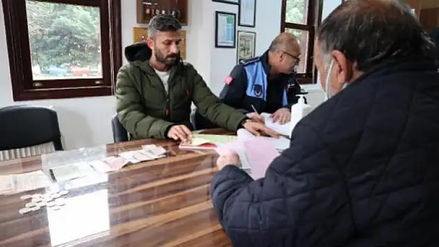 Dilencinin Üstünde Çıkan Para Zabıtaları Bile Şaşırttı!