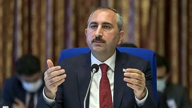 Adalet Bakanı Abdulhamit Gül İstifa Etti, Yerine Bekir Bozdağ Atandı
