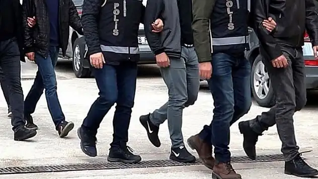 Muğla'da Silah Kaçakçılığı Operasyonu: 3 Kişi Gözaltında!