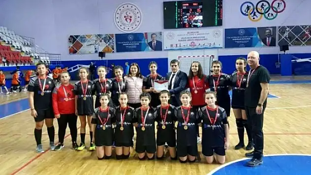 Bodrum'un Hentbolcü Kızları Yarı Finallerde