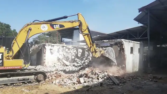 Tuzla Sulak Alanı'na İnşaat İzni Veren Milas Belediyesi, Kaçak Yapılarla Mücadele Başlattı