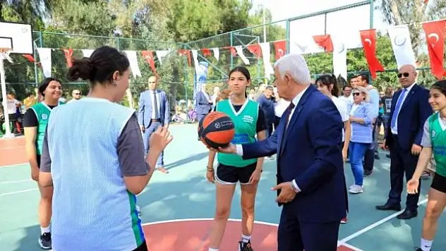 Datça'ya Basketbol ve Voleybol Sahası