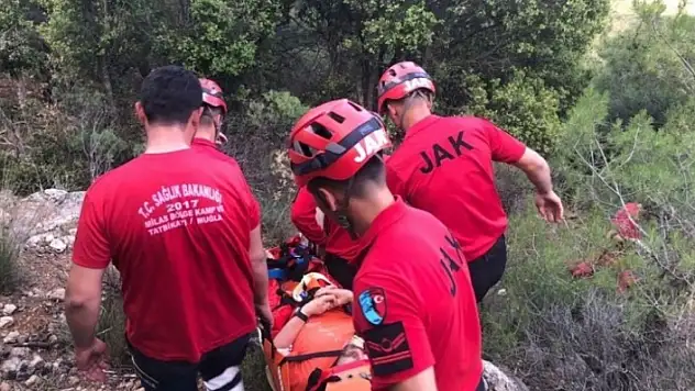 Fethiye'de Kayalık Alana Düşen Rus Turisti JAK Timi Kurtardı
