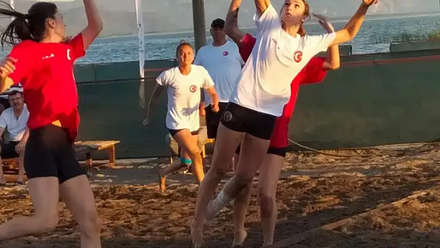 Köyceğiz'de Plaj Hentbolu Şampiyonası Başladı