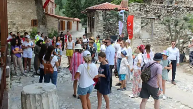 Muğla'da Yaşayan Suriyeliler ve Ukraynalılar Antik Kentleri Gezdi