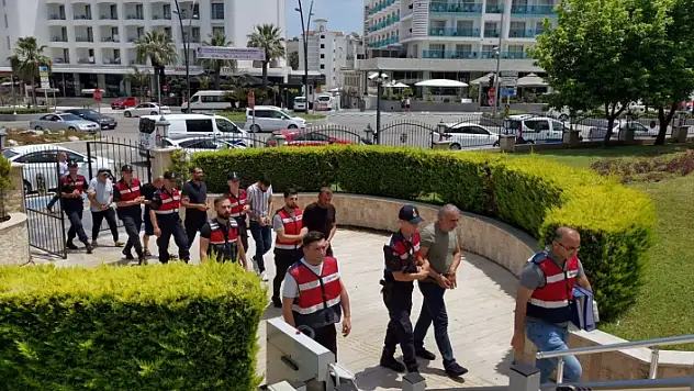 Muğla İl Jandarma Komutanlığı'nın Düzenlediği Operasyonda 7 Göçmen Kaçakçısı Tutuklandı